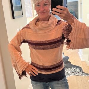 ILLA sweater size S but runs very easy NWOT worn once